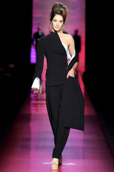 Look 10